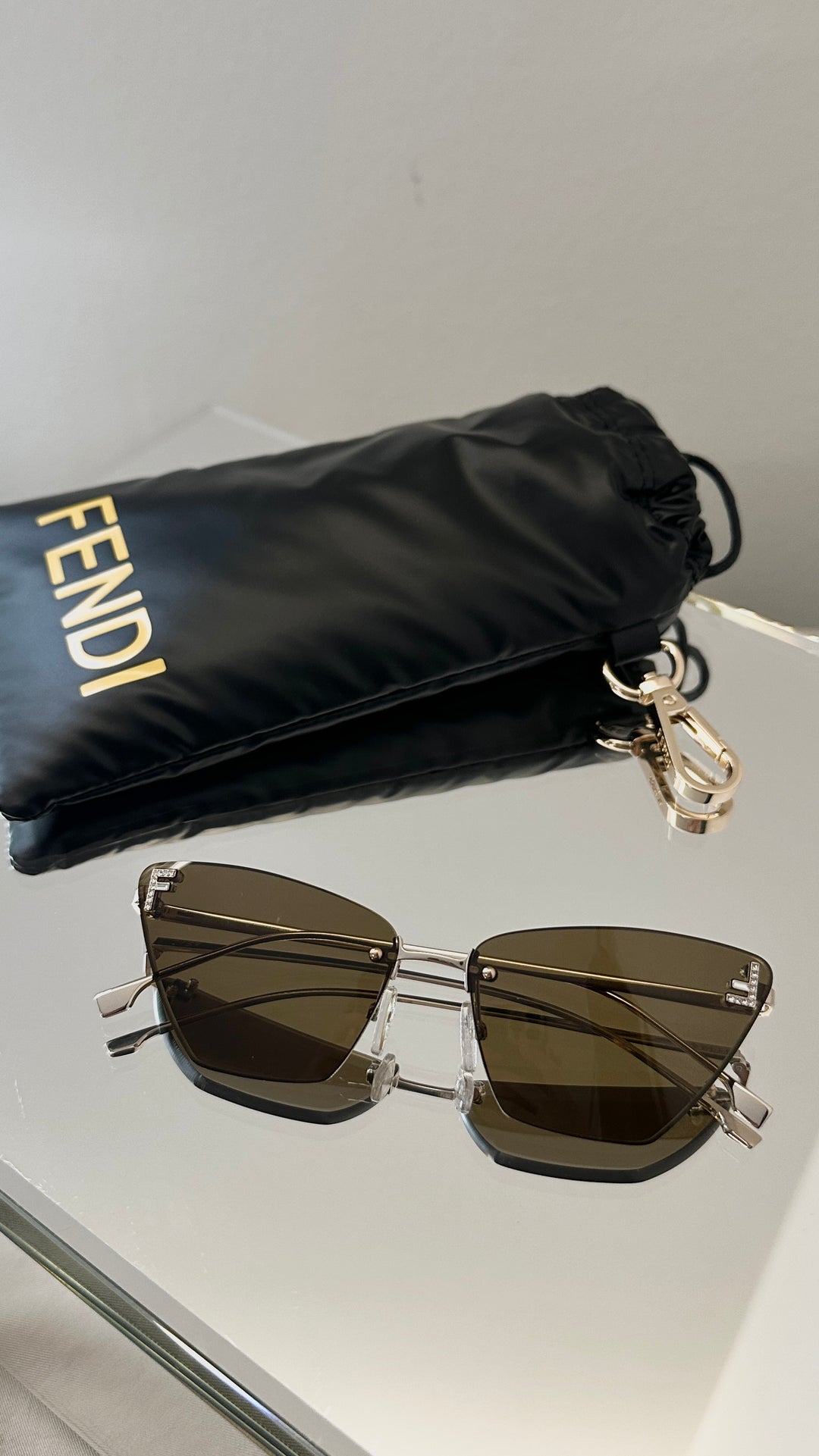 Lunettes de soleil FENDI FE4160US Champagne