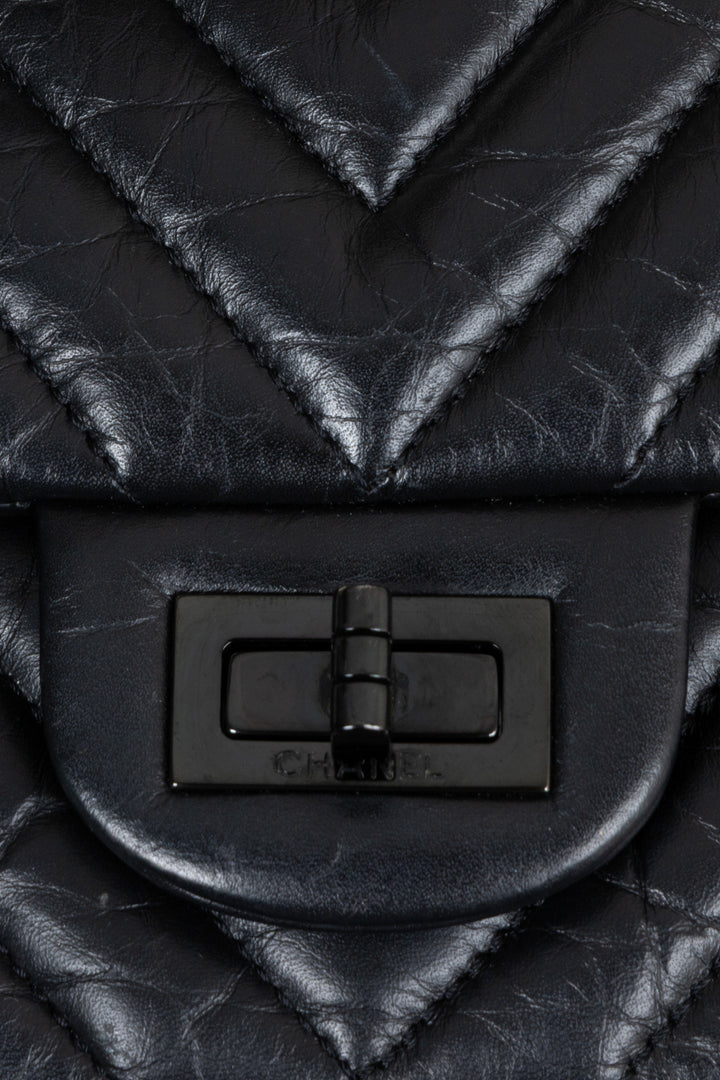 CHANEL Petit 2.55 So Black Veau Chevron Noir