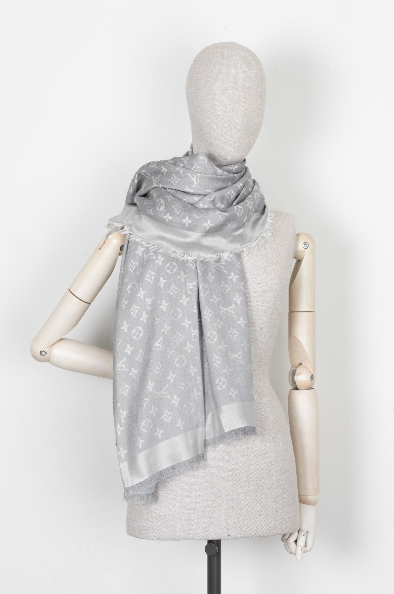 LOUIS VUITTON Scarf Wool Silk MNG Grey – REAWAKE