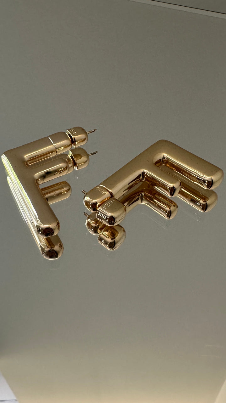 Boucles d'oreilles FENDI F en or