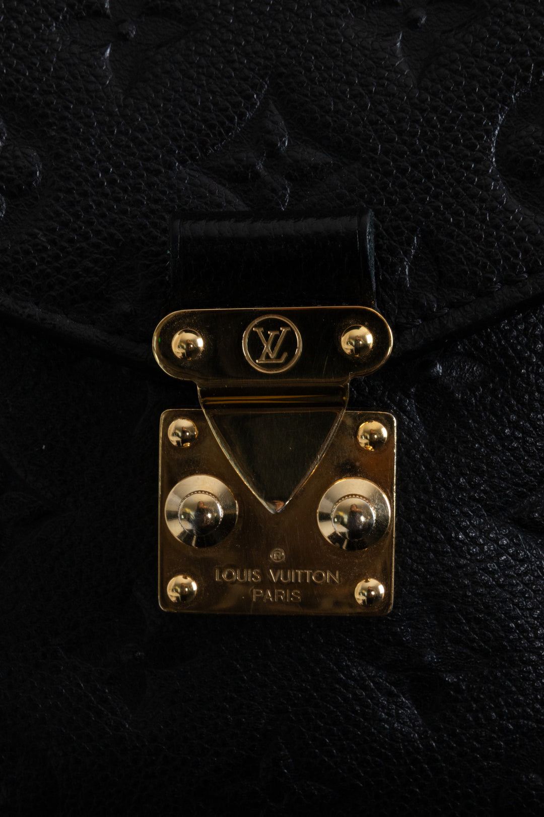 LOUIS VUITTON Pochette Métis Empreinte Noir