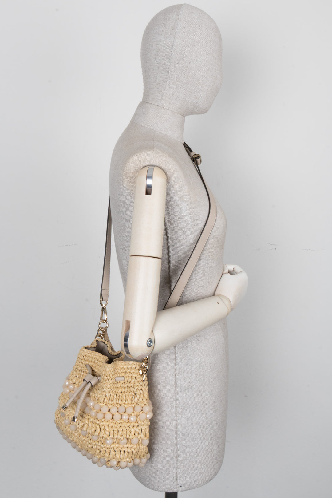 Sac seau JIMMY CHOO Petit Bon Bon en raphia beige