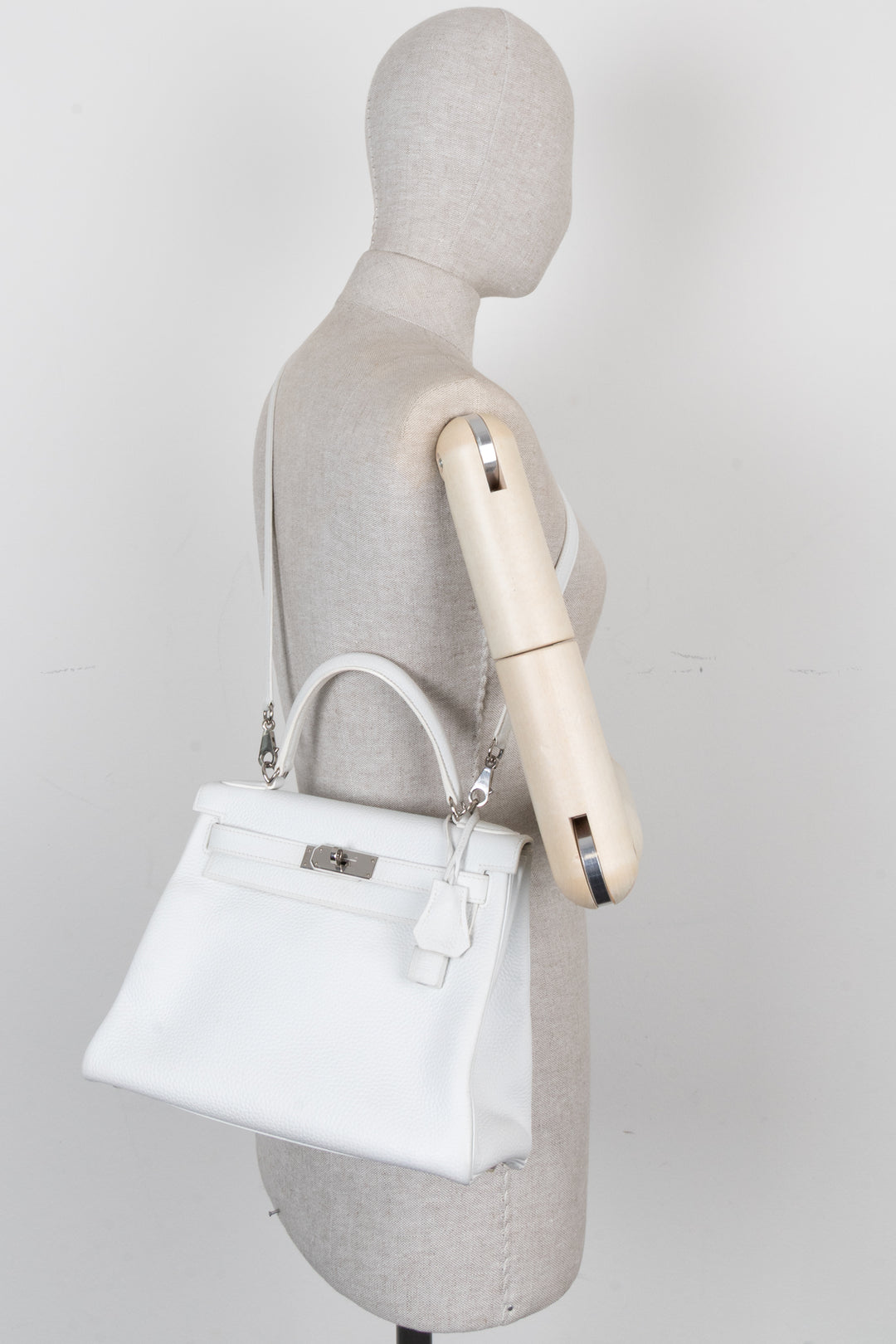 HERMÈS Kelly 28 Clemence Blanc