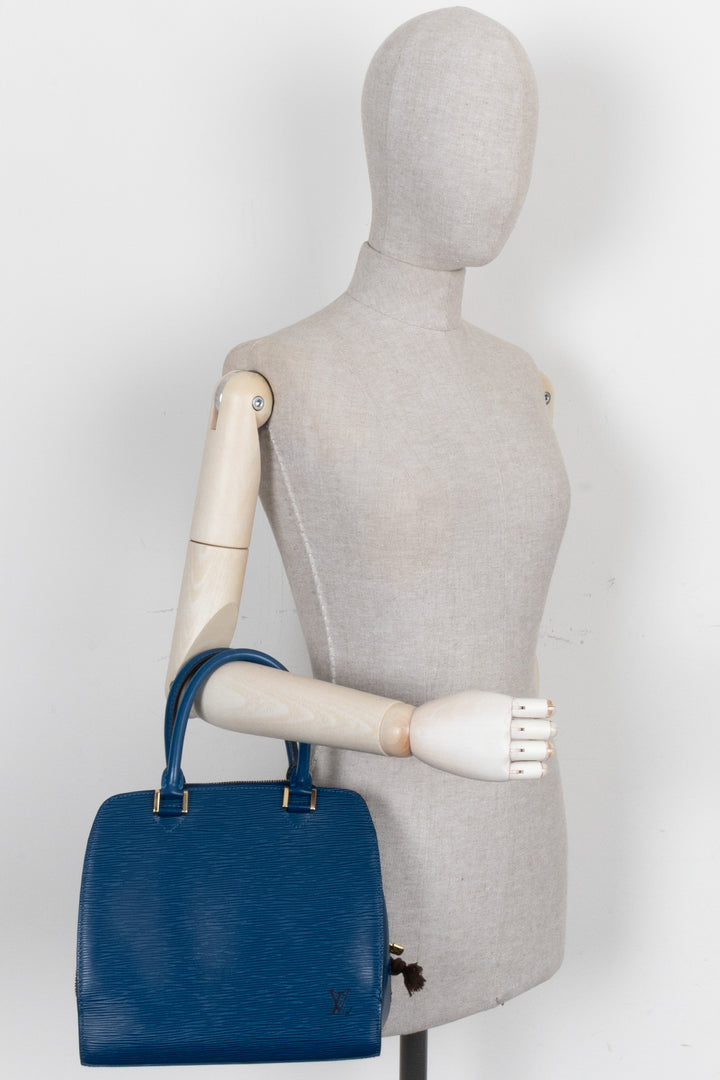 LOUIS VUITTON Pont Neuf Bag Epi Leather Blue