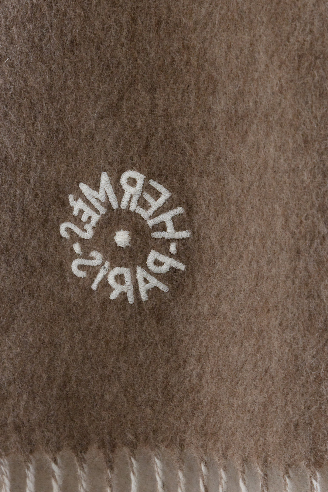 Écharpe réversible à franges HERMÈS en cachemire blanc