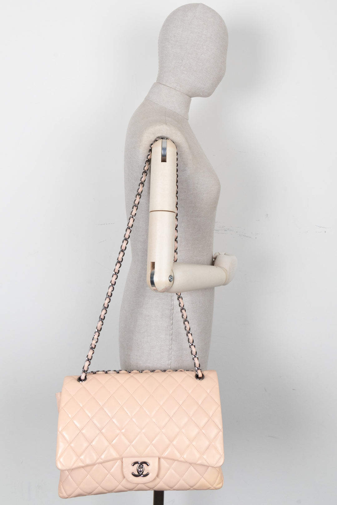 CHANEL Maxi Single Flap Lambskin Pink