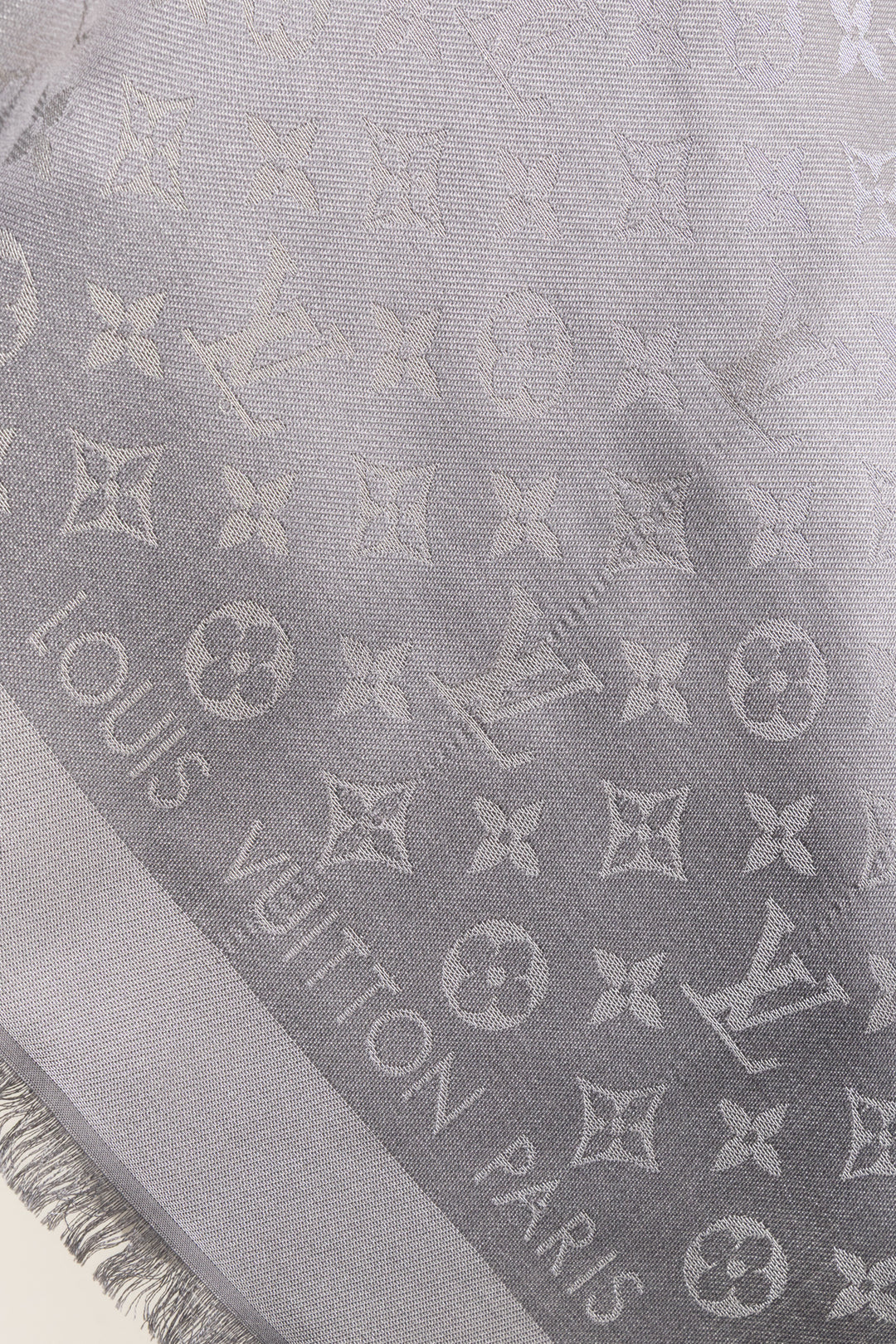 Écharpe à franges LOUIS VUITTON MNG Gris argenté