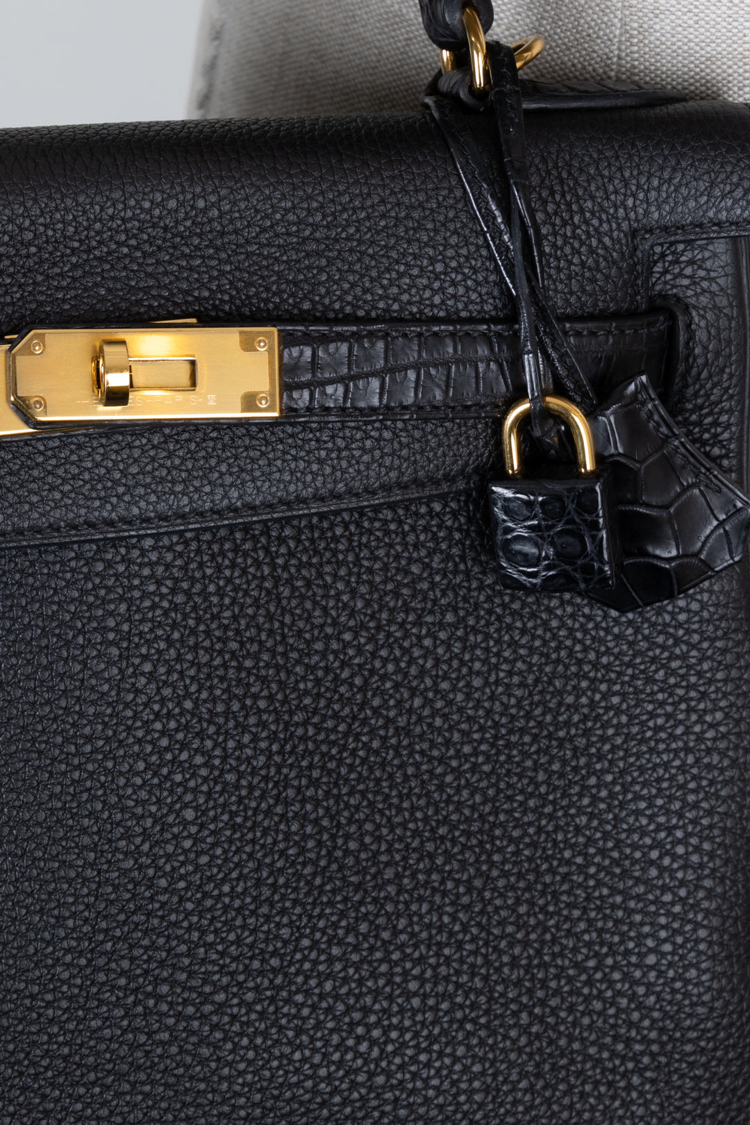HERMÈS Kelly 28 Touch Togo Crocodile Porosus Mat Noir