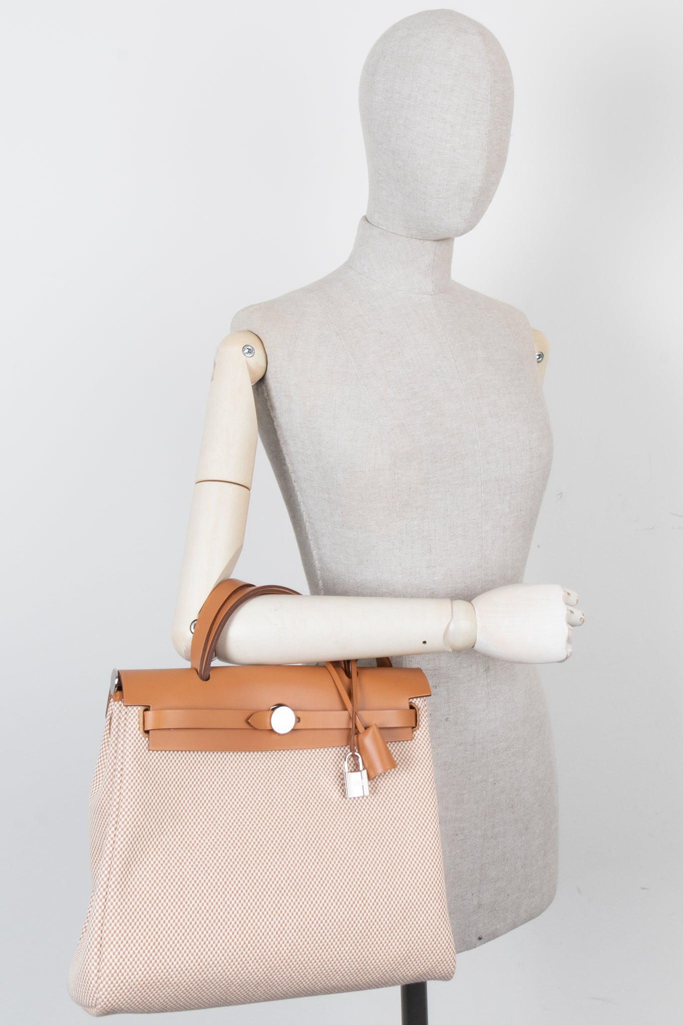 HERMÈS Herbag Zip 31 Canvas Tan – REAWAKE