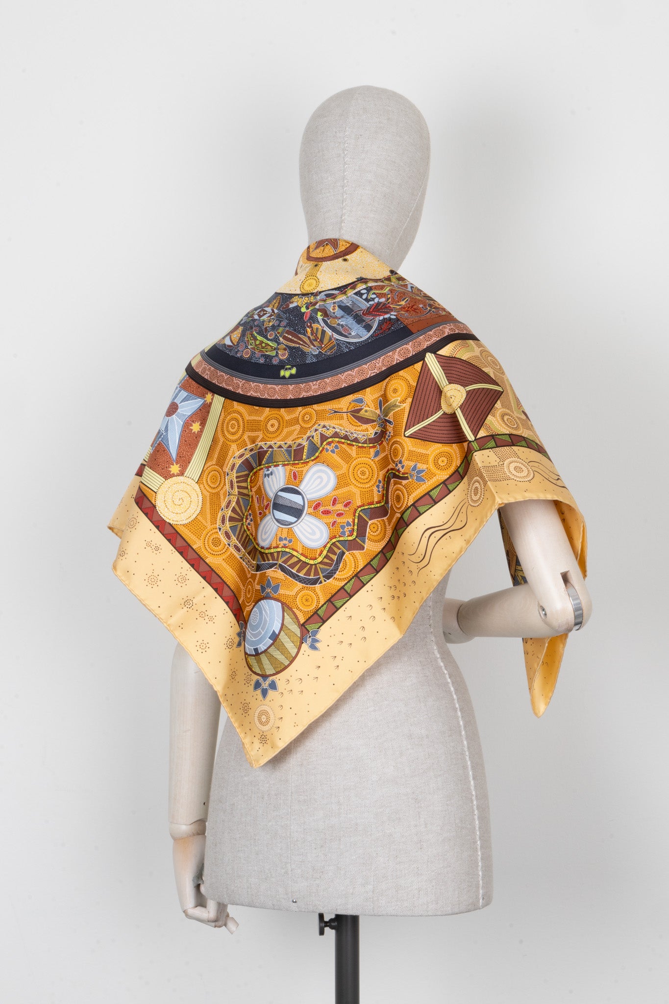 HERMES Reve D'Australie 90 Scarf Silk Butter Brown – REAWAKE