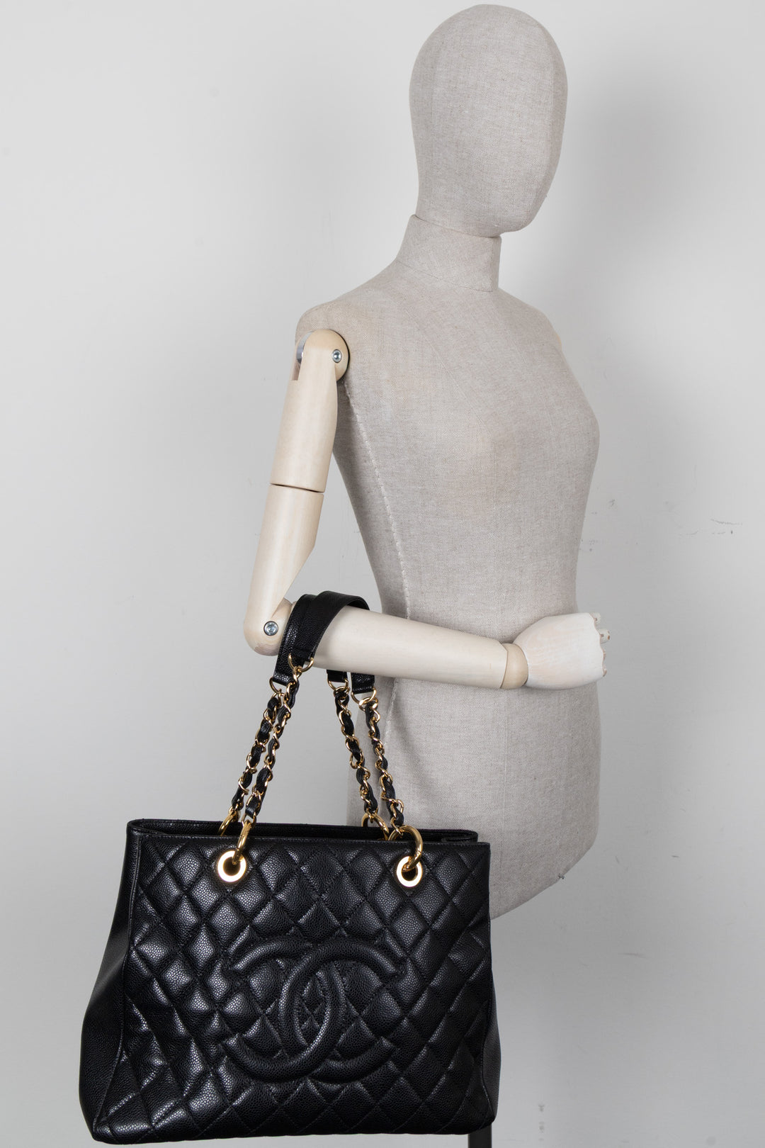 CHANEL GST Tote Caviar Black