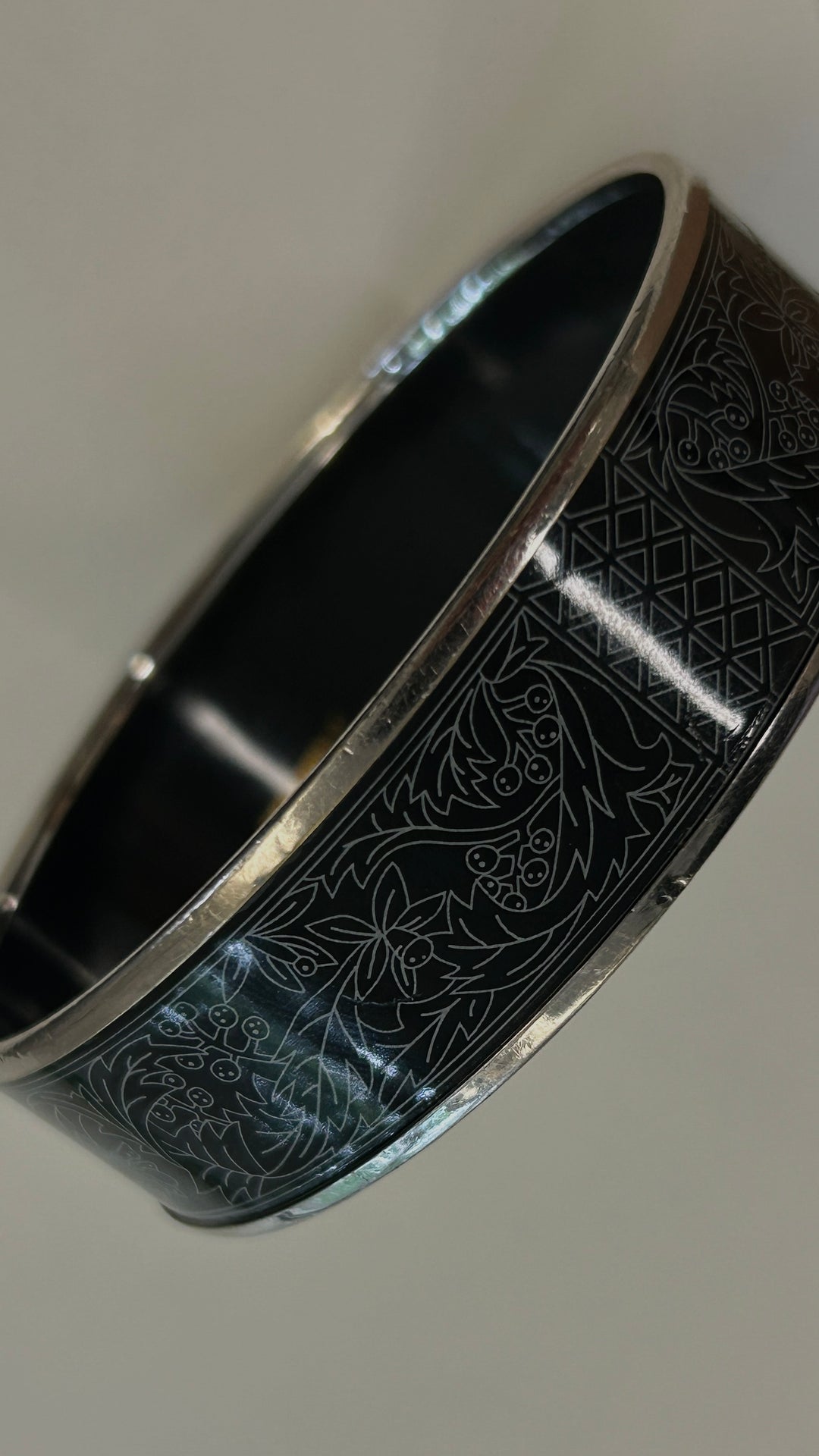 HERMÈS Wide Bracelet Email Black