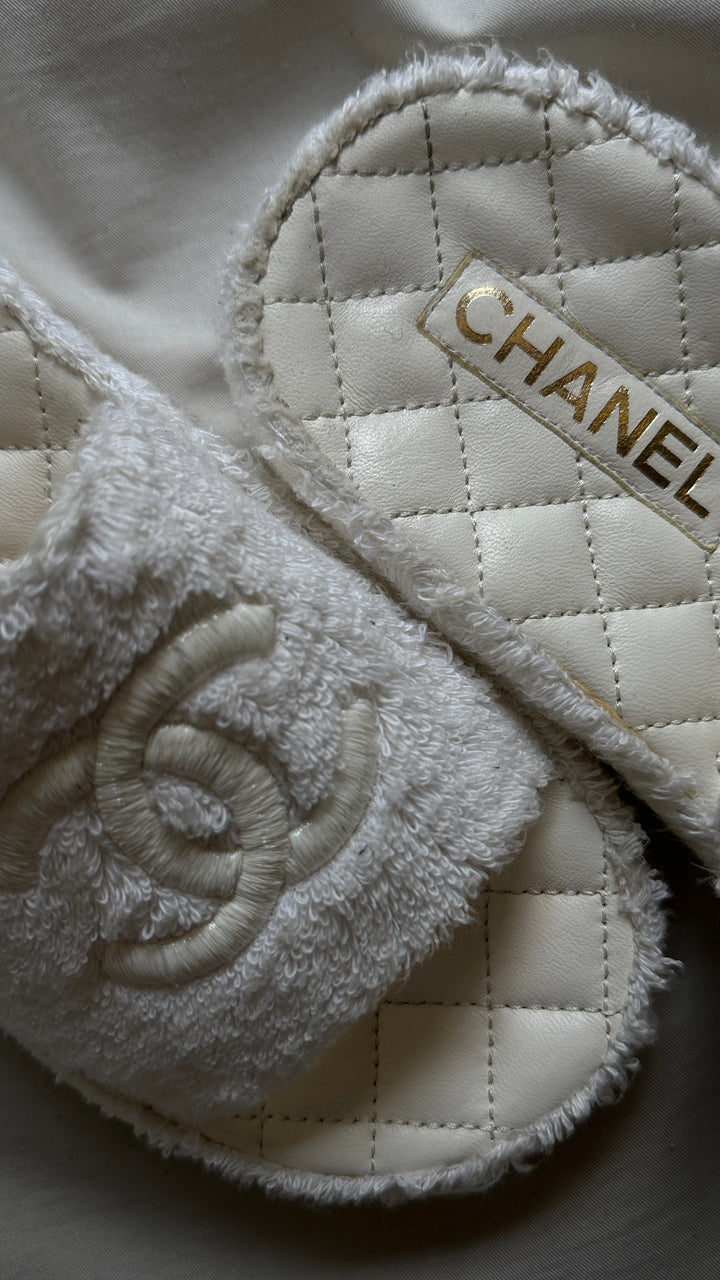 CHANEL CC Flats White