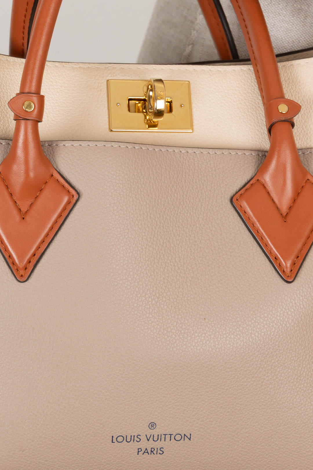 LOUIS VUITTON On My Side Cabas MM Galet