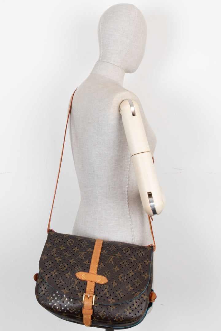 Sac bandoulière LOUIS VUITTON Saumur 30 perforé en toile MNG