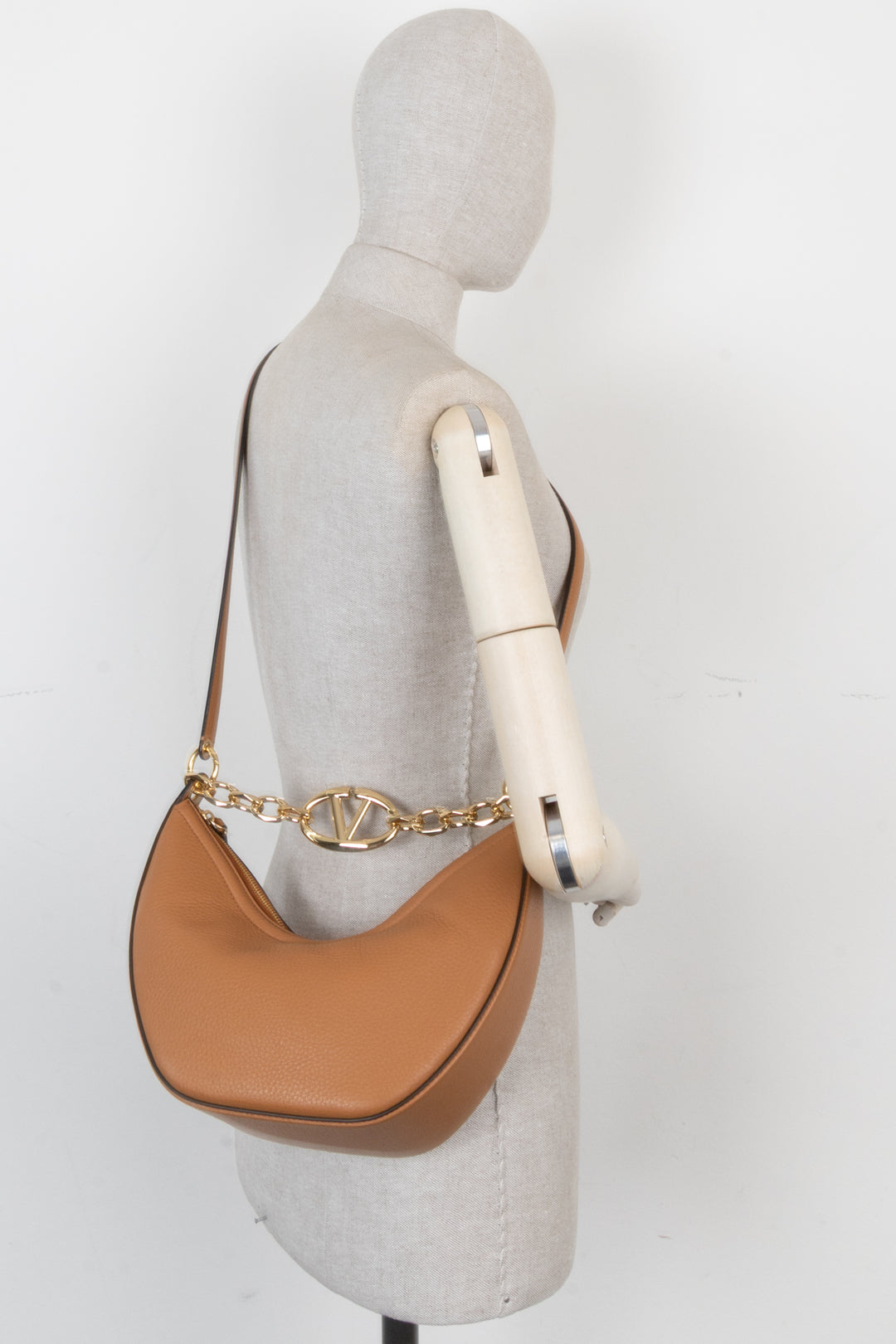 Sac hobo demi-lune VALENTINO Vlogo, petit modèle, marron