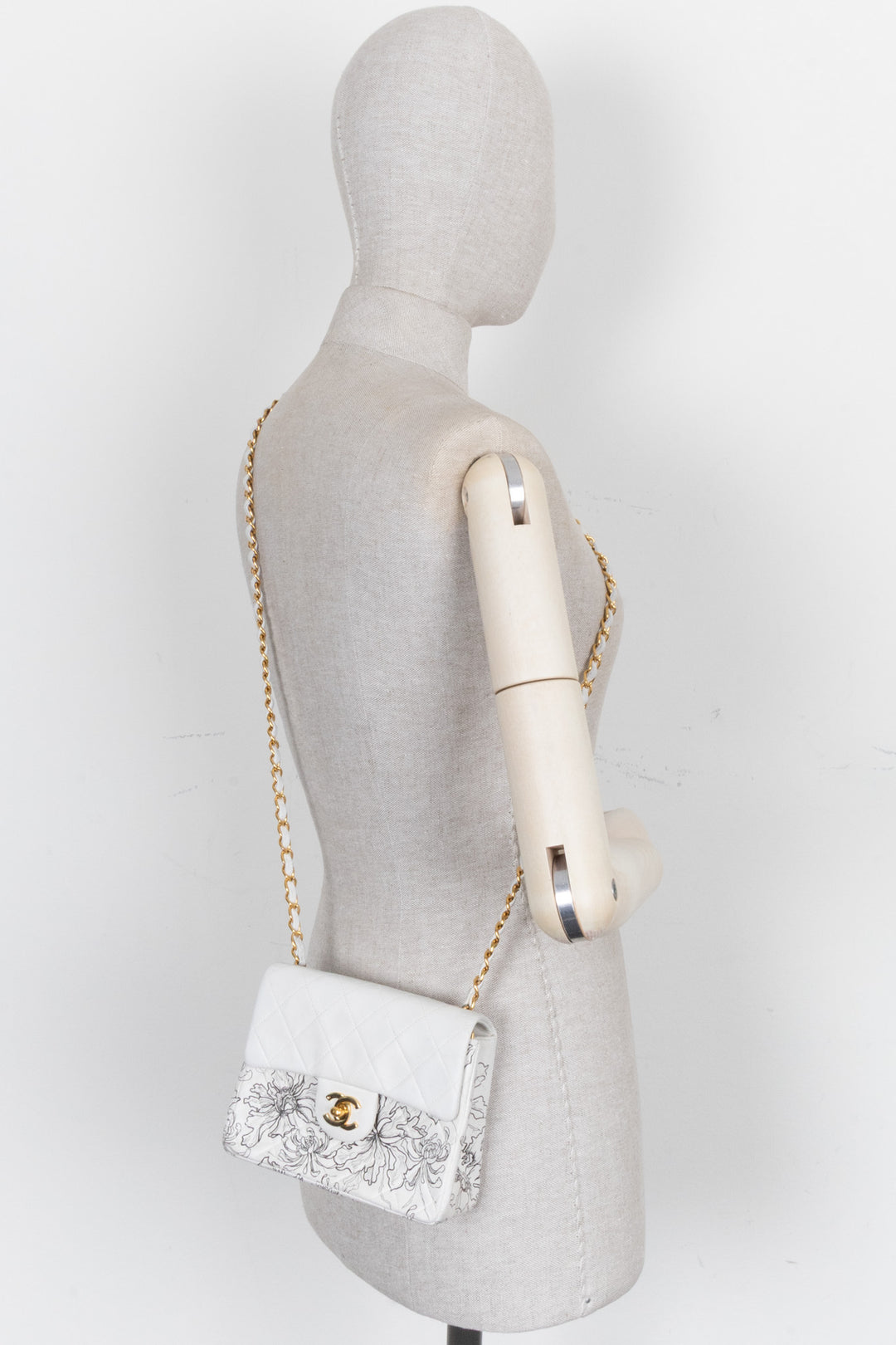 UNFOLD Artistic Chanel Single Flap Bag Small White