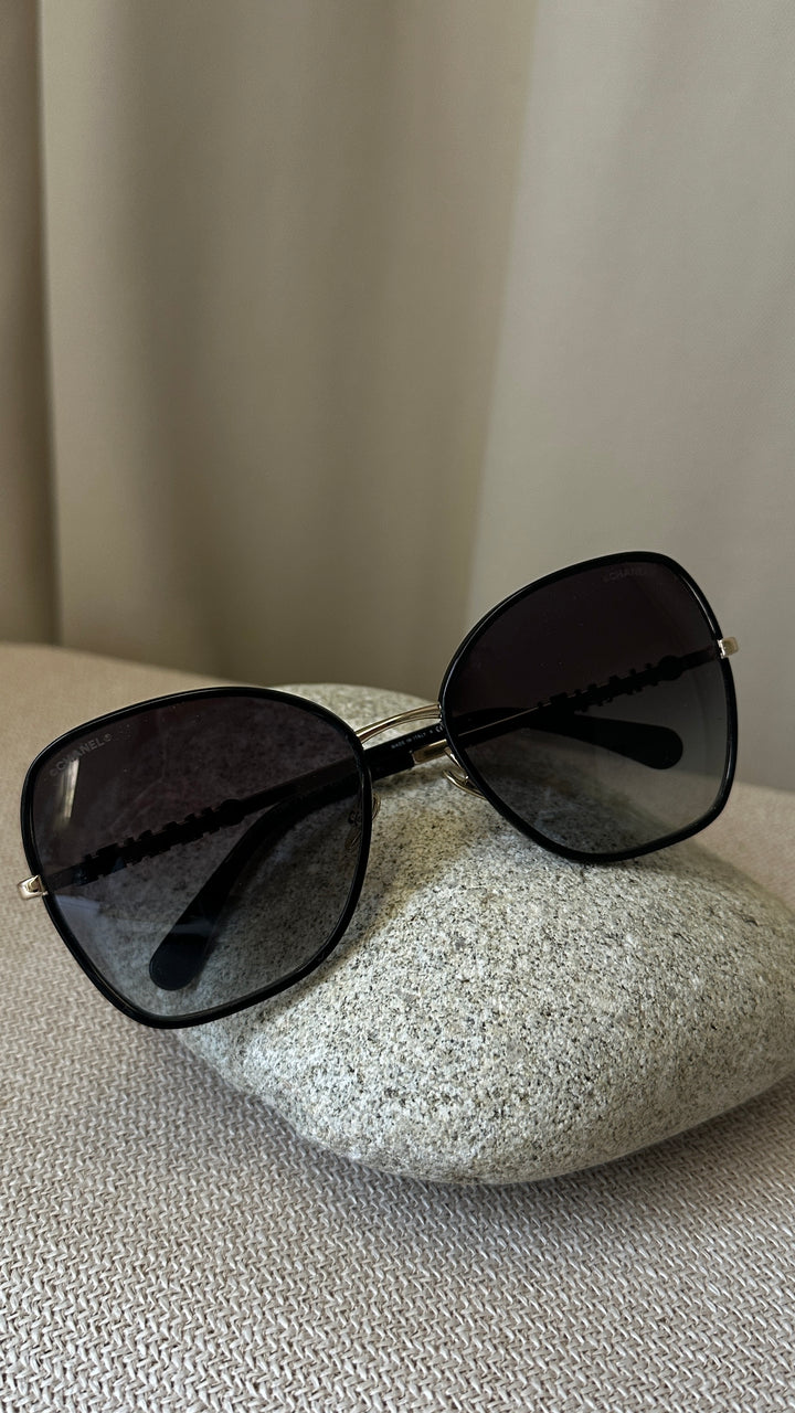 CHANEL 4283 c410/S6 Logo Sunglasses Black