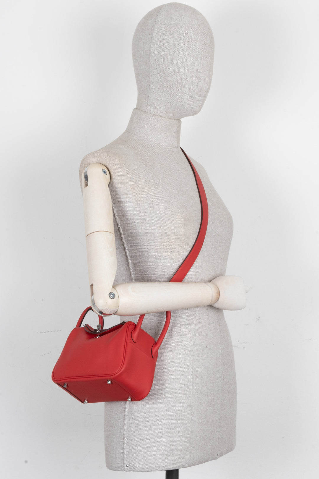 HERMÈS Mini Lindy Swift Leather Rouge Coeur