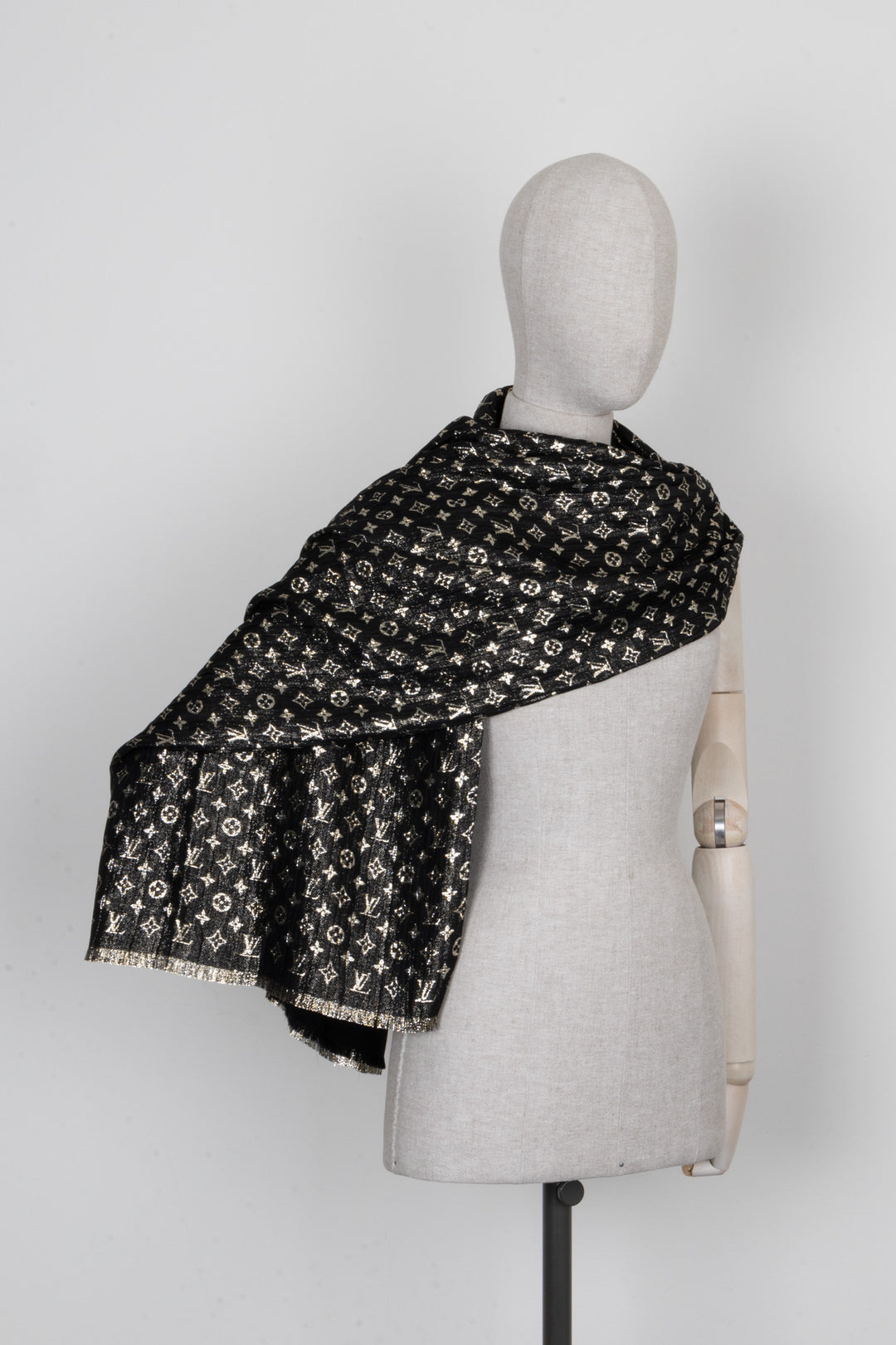 LOUIS VUITTON Stole Scarf MNG Black Lurex