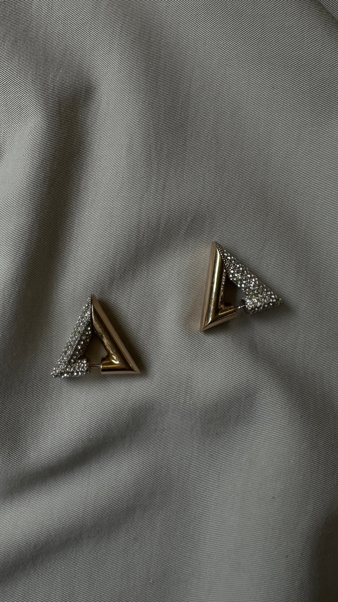 Boucles d'oreilles magnétiques Volt LOUIS VUITTON avec strass dorés