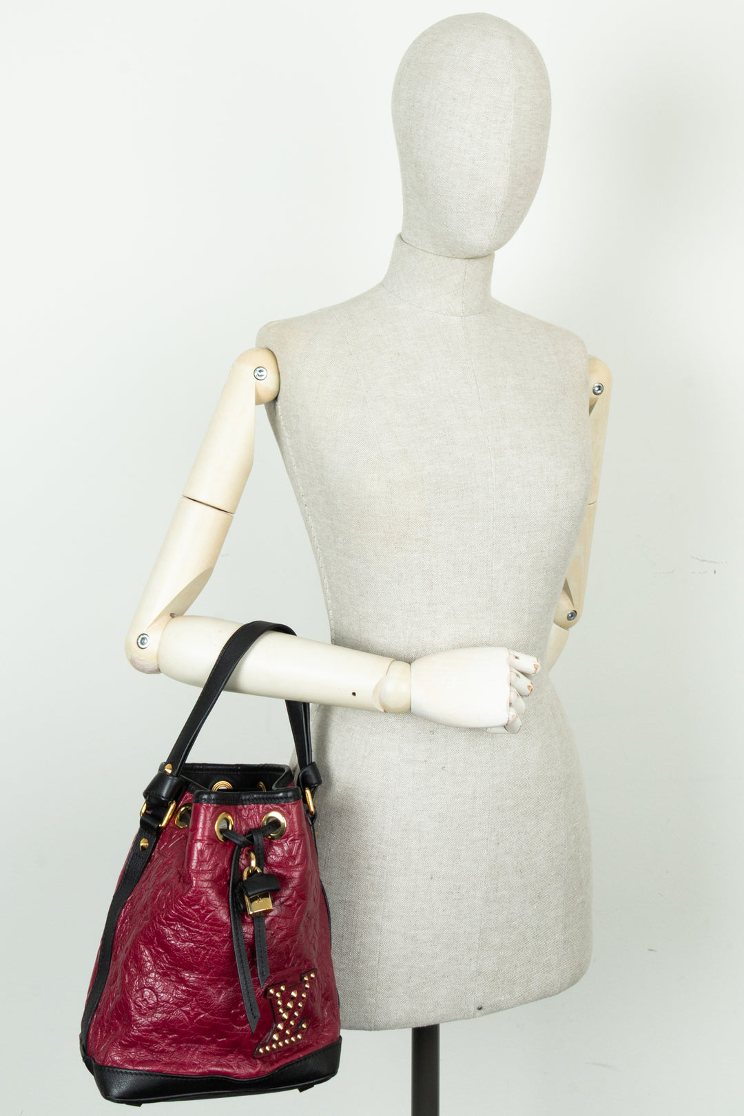 LOUIS VUITTON Double Jeu NeoNoe MNG Embossed Magenta