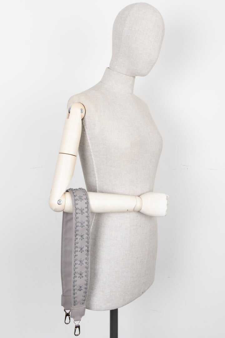 LORO PIANA Bracelet Brodé Cuir Gris