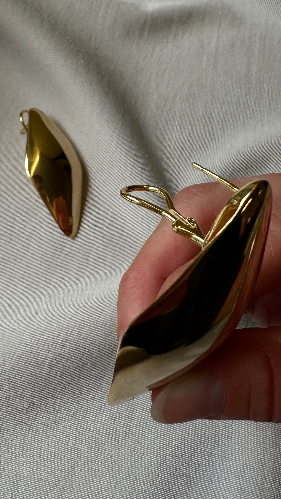 LOUIS VUITTON Shield Earrings Gold