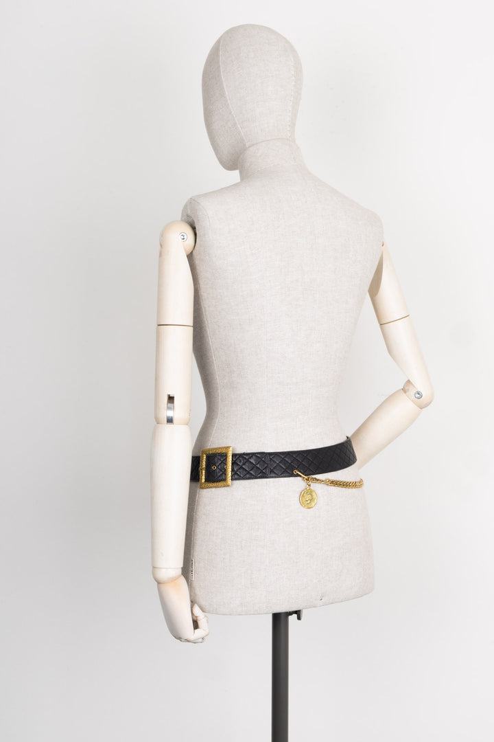 CHANEL 1994 Ceinture avec sac, chaîne