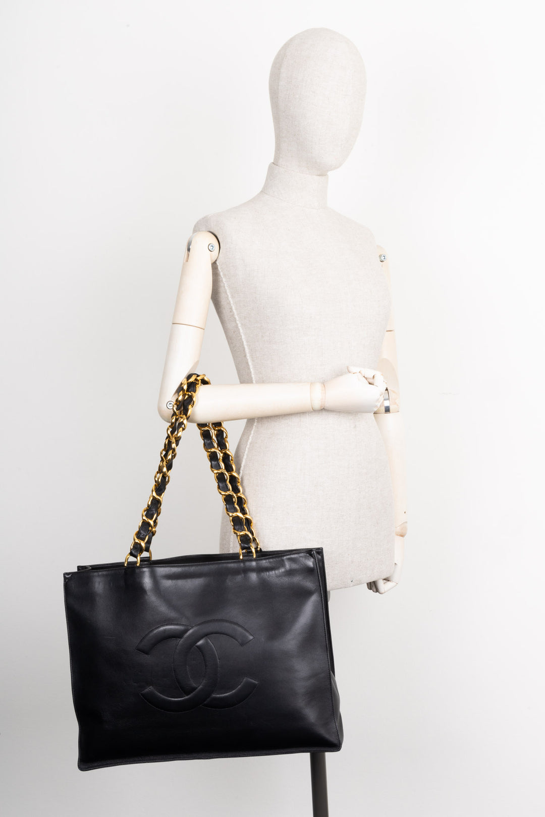 CHANEL Vintage CC Chain Tote Black