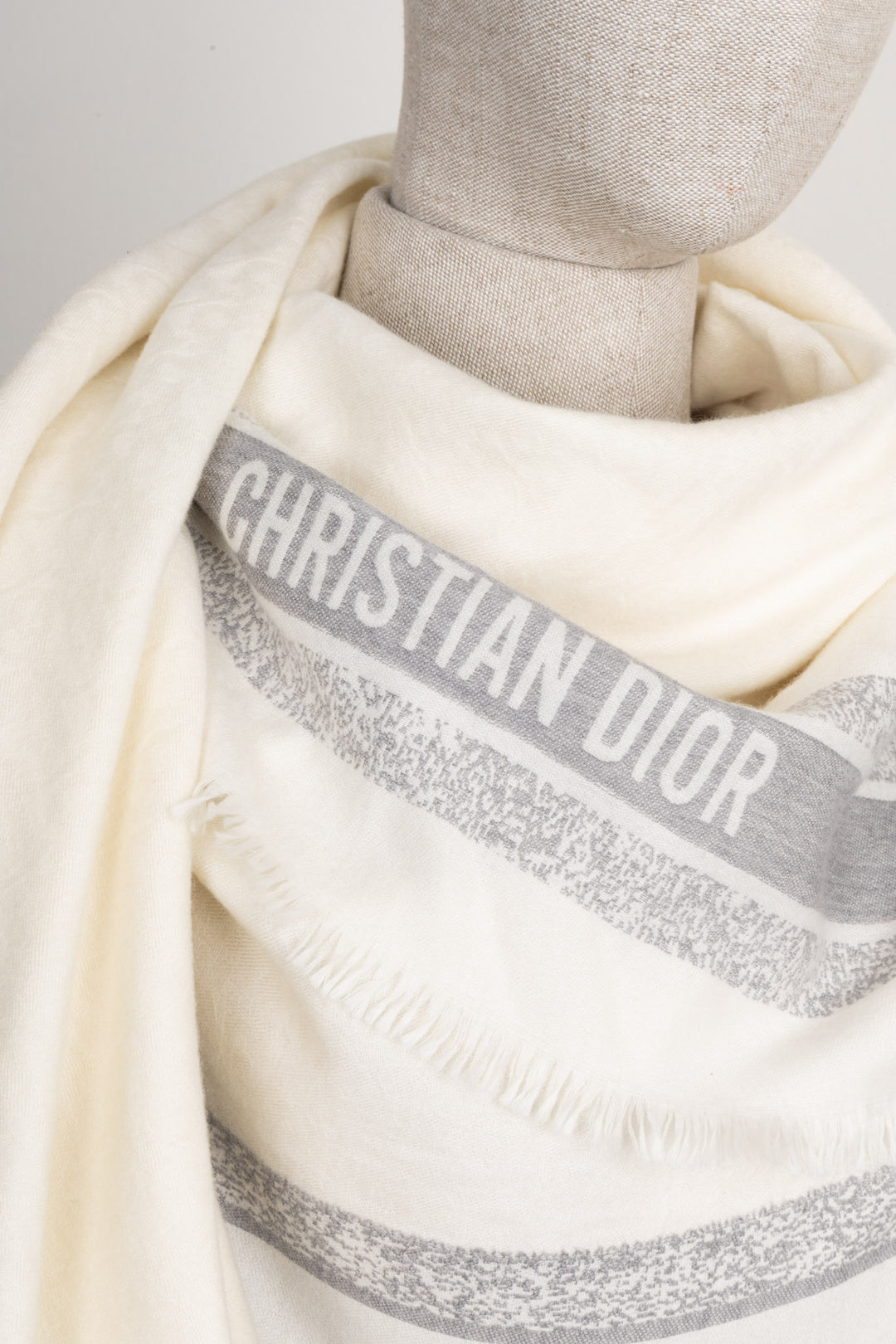 CHRISTIAN DIOR Logo Cashmere Scarf Ivory – REAWAKE