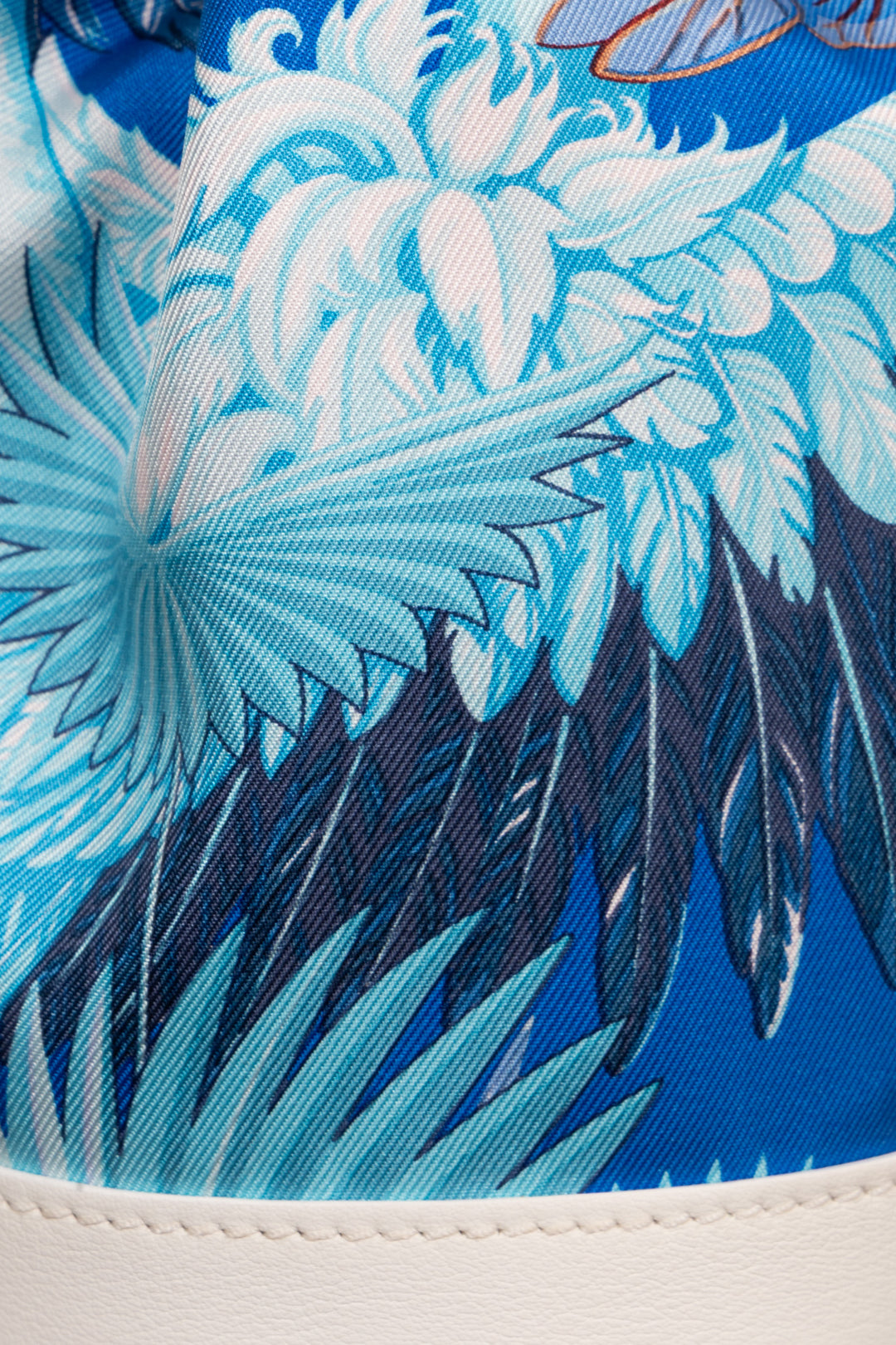 HERMÈS Soie Cool 11 Flamingo Party Swift Leather Blue