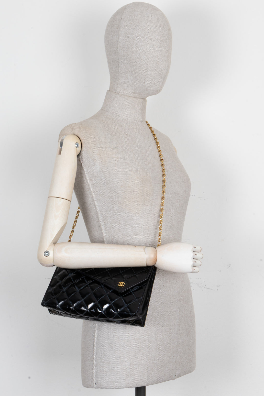 CHANEL Vintage CC Clutch Patent Leather Black