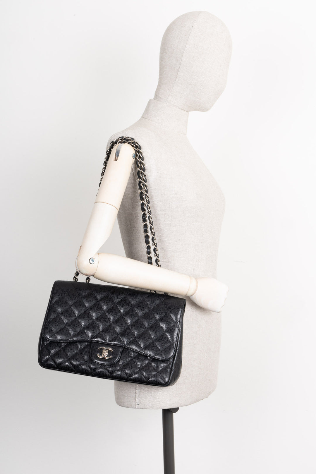 CHANEL Single Flap Jumbo Black Caviar