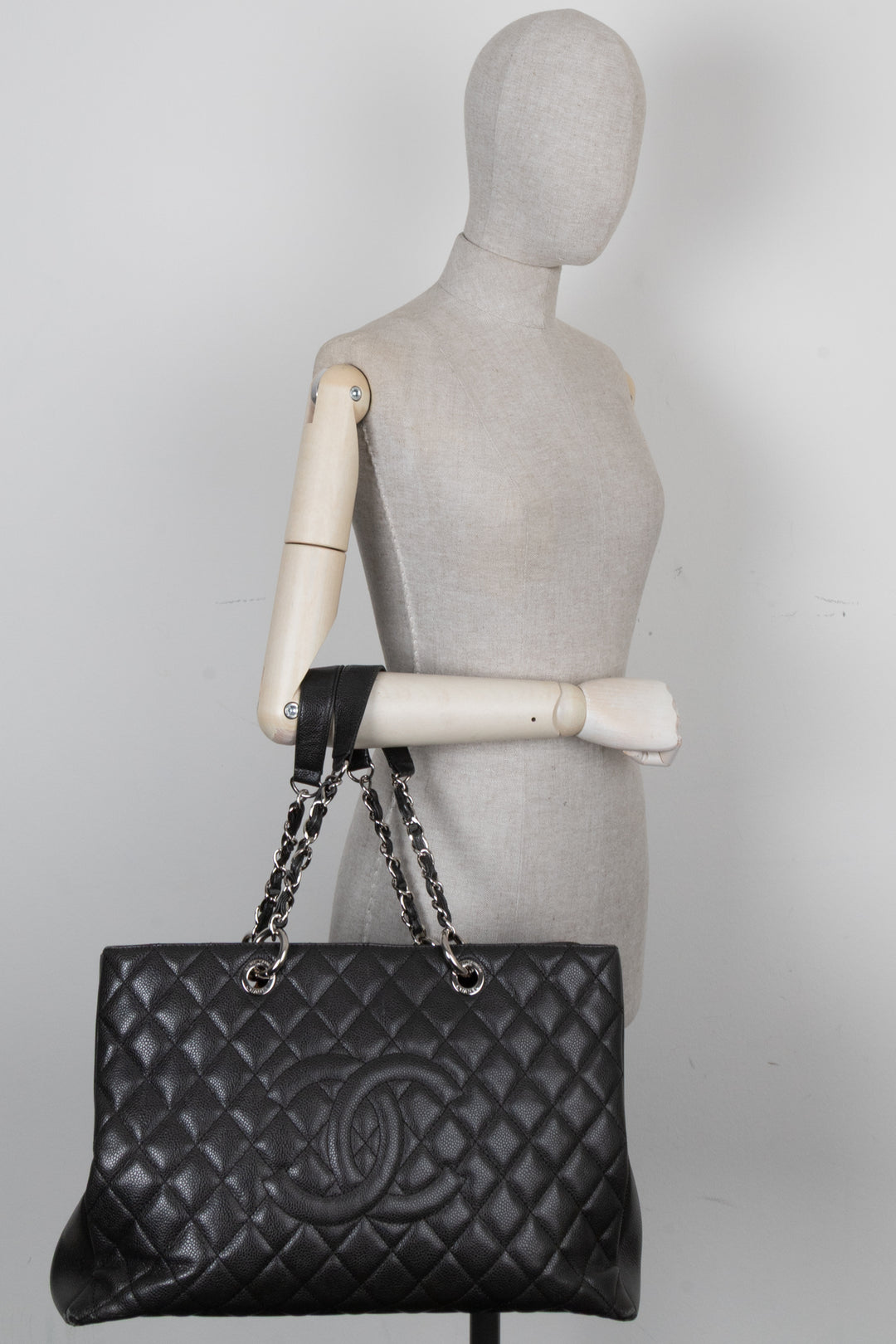 CHANEL GST Large Caviar Grey