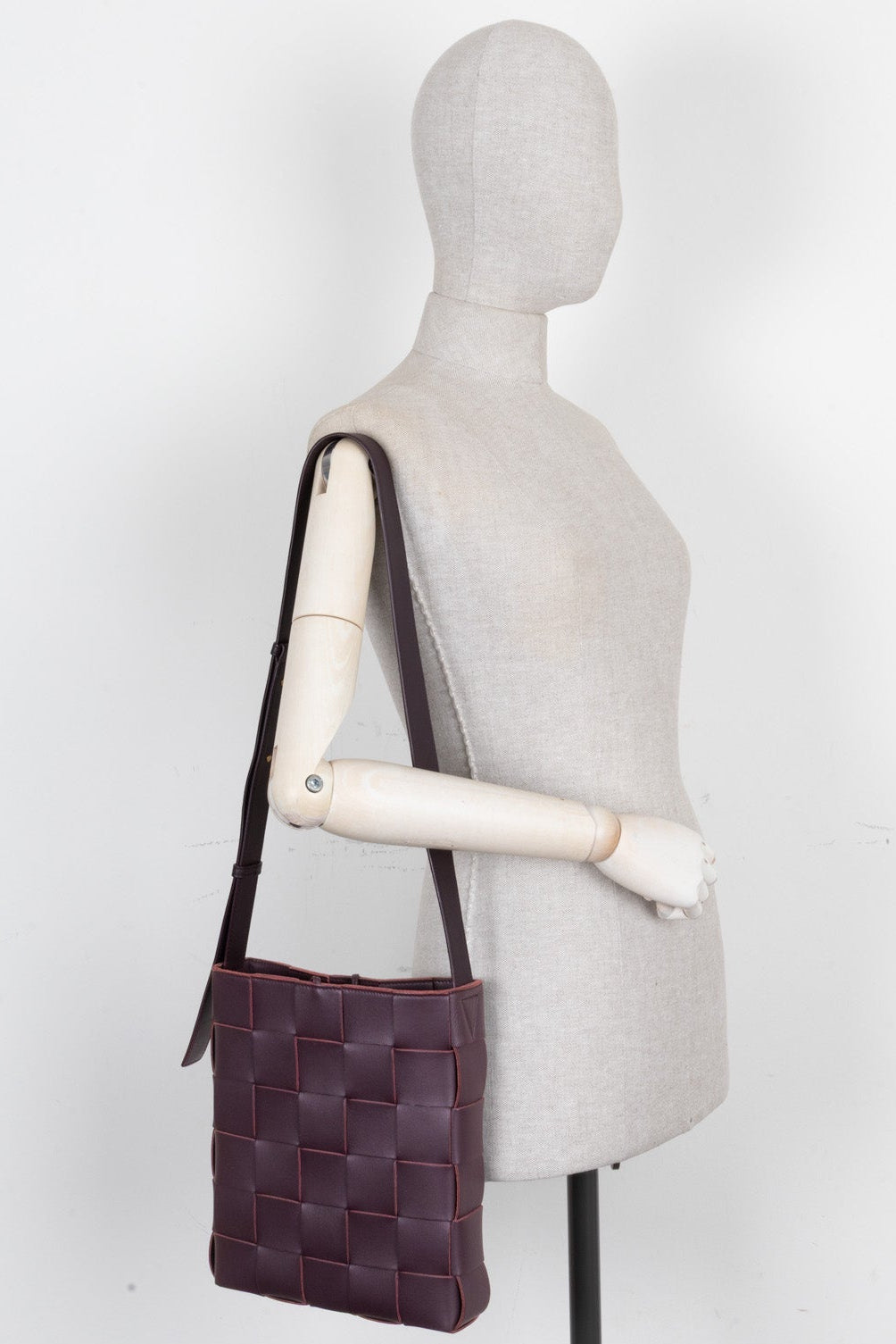 BOTTEGA VENETA Cassette Messenger Bag Leather Bordeaux