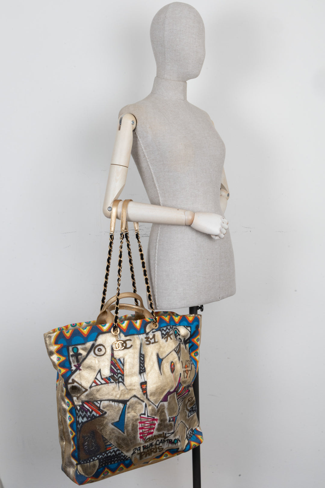 CHANEL 2019 Métiers d'Art Street Spirit Maxi Shopping Bag Multicolor