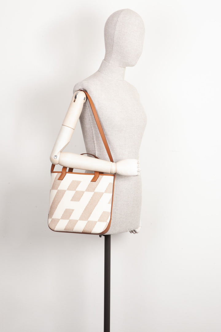 HERMÈS Cabas H in Biais 27