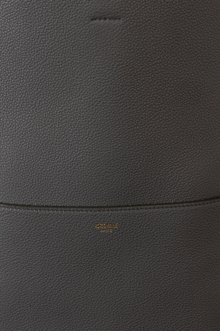 Sac CELINE Sangle moyen modèle en cuir gris
