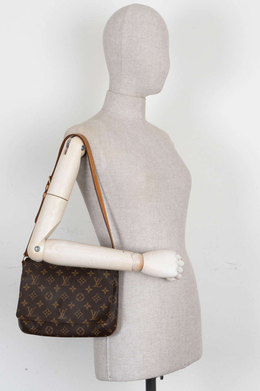LOUIS VUITTON Musette Tango Toile Monogram