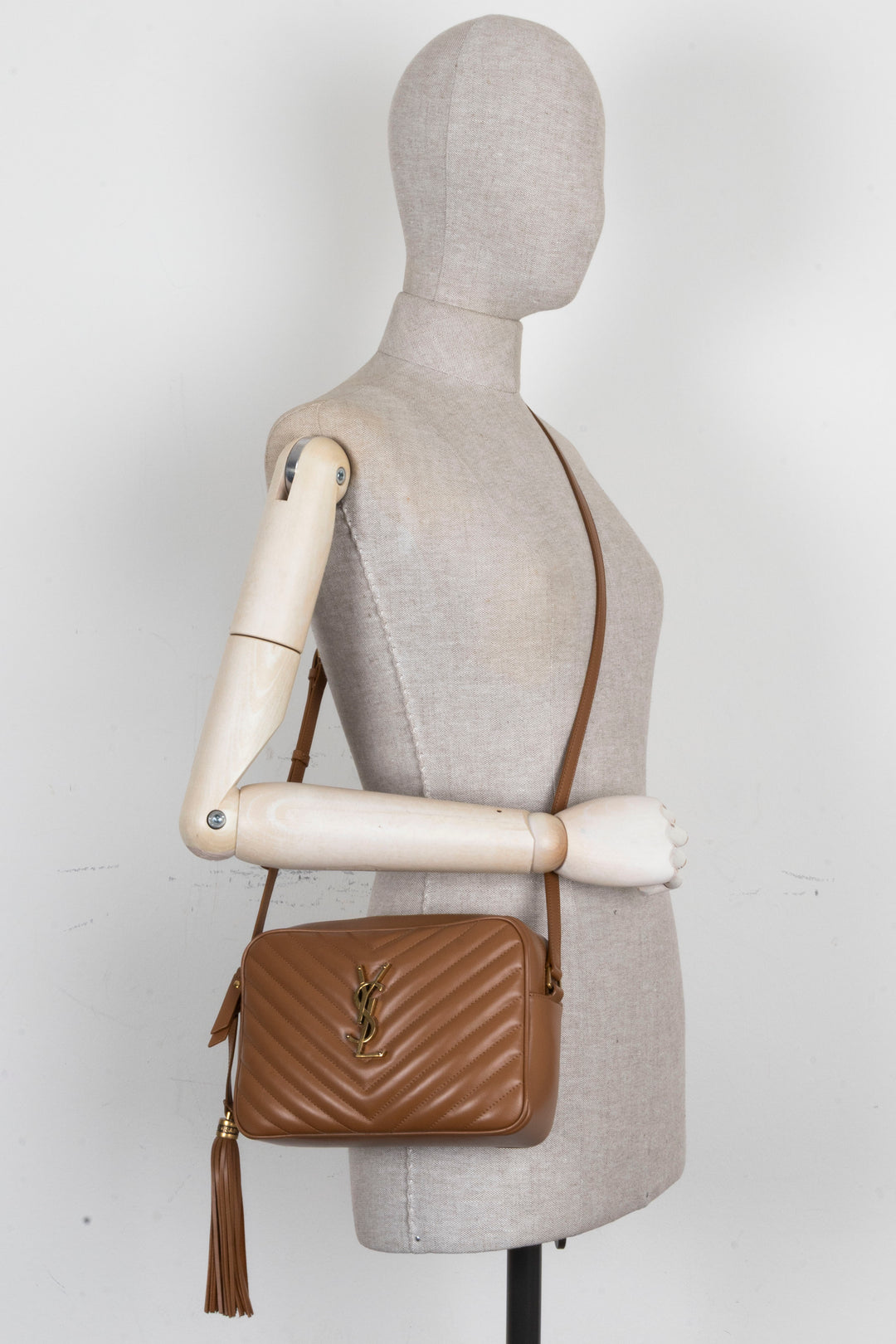 SAINT LAURENT Sac bandoulière Lou moyen en cuir de veau marron