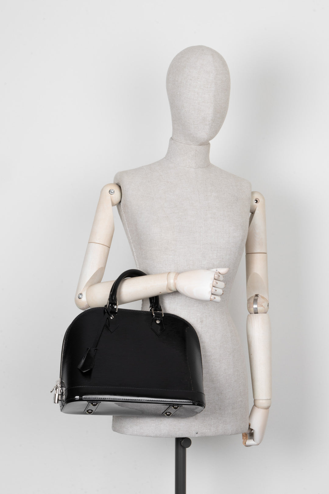 LOUIS VUITTON Alma PM Epi Vernis Black