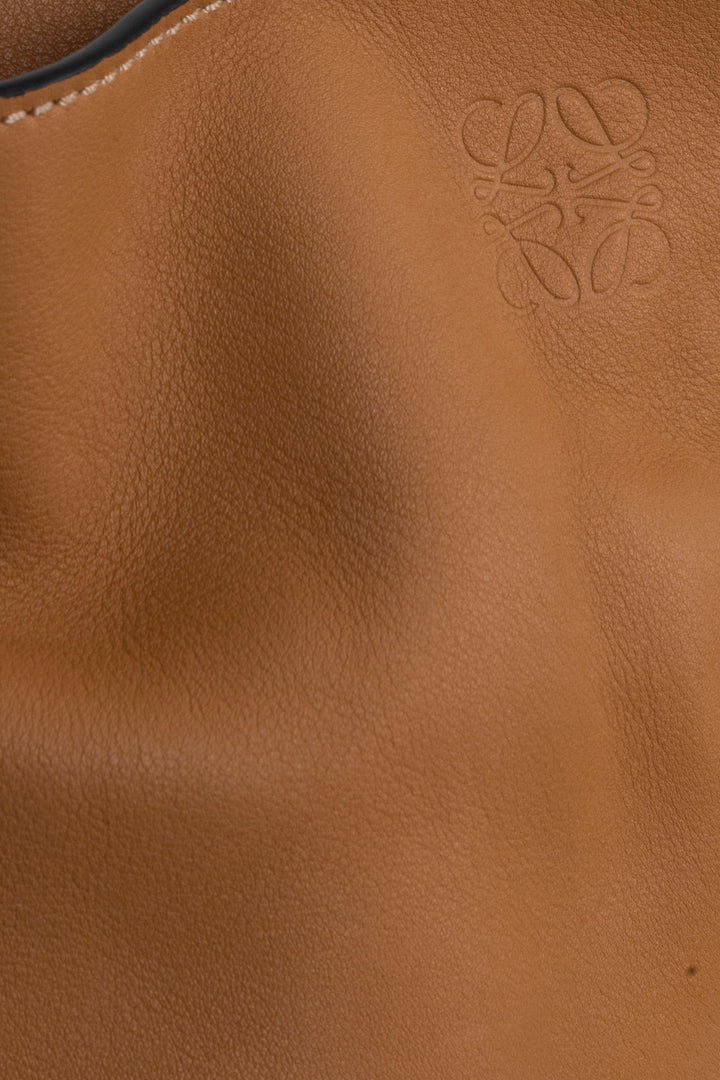Pochette Flamenco Medium LOEWE en cuir de veau tabac