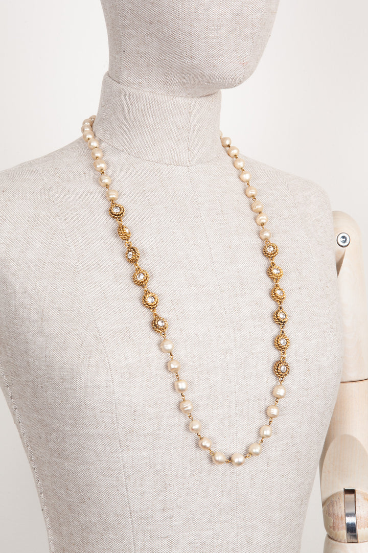 CHANEL Vintage Pearl Necklace Gold