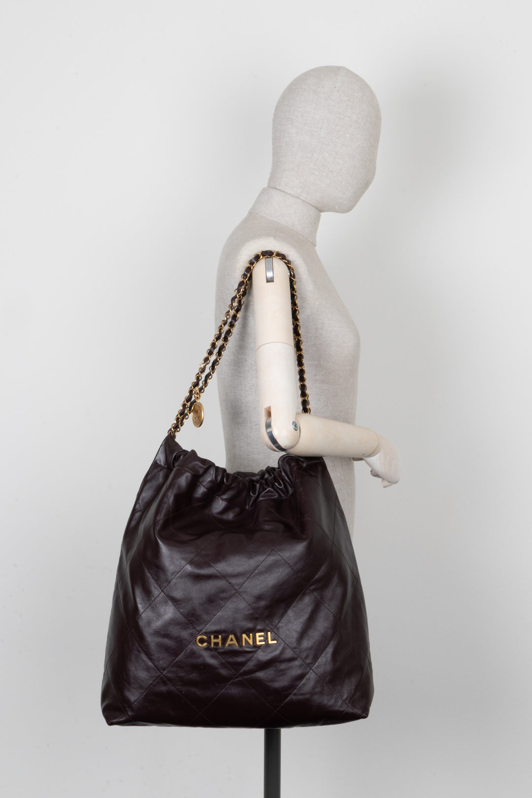 CHANEL 22 Bag Leather Brown