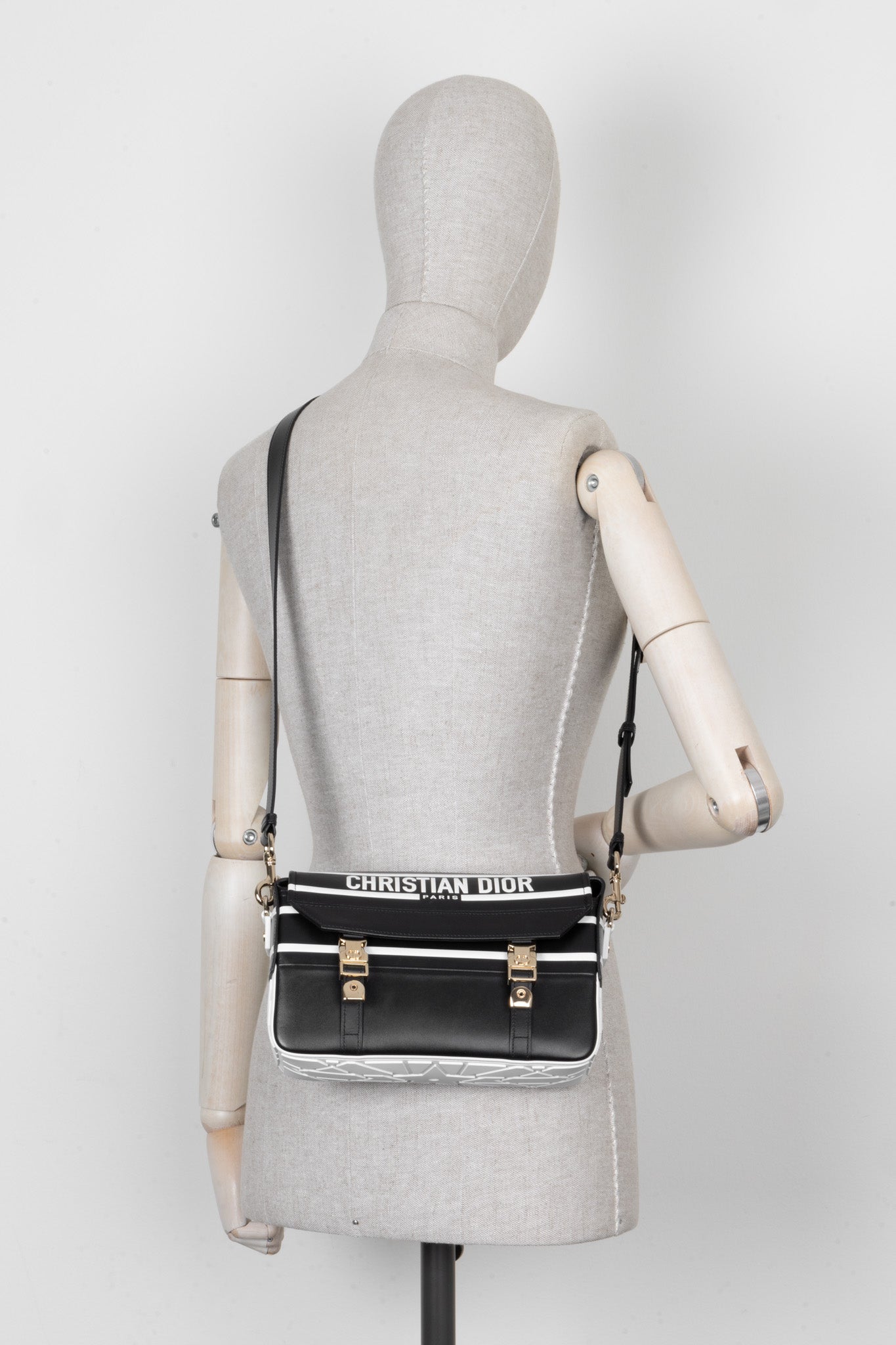 CHRISTIAN DIOR Diorcamp Cruise Crossbody Bag Black – REAWAKE