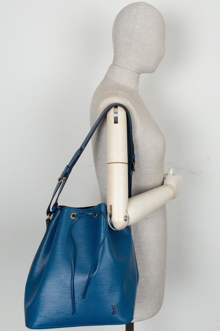 LOUIS VUITTON Petit Sac Noe Epi Blue