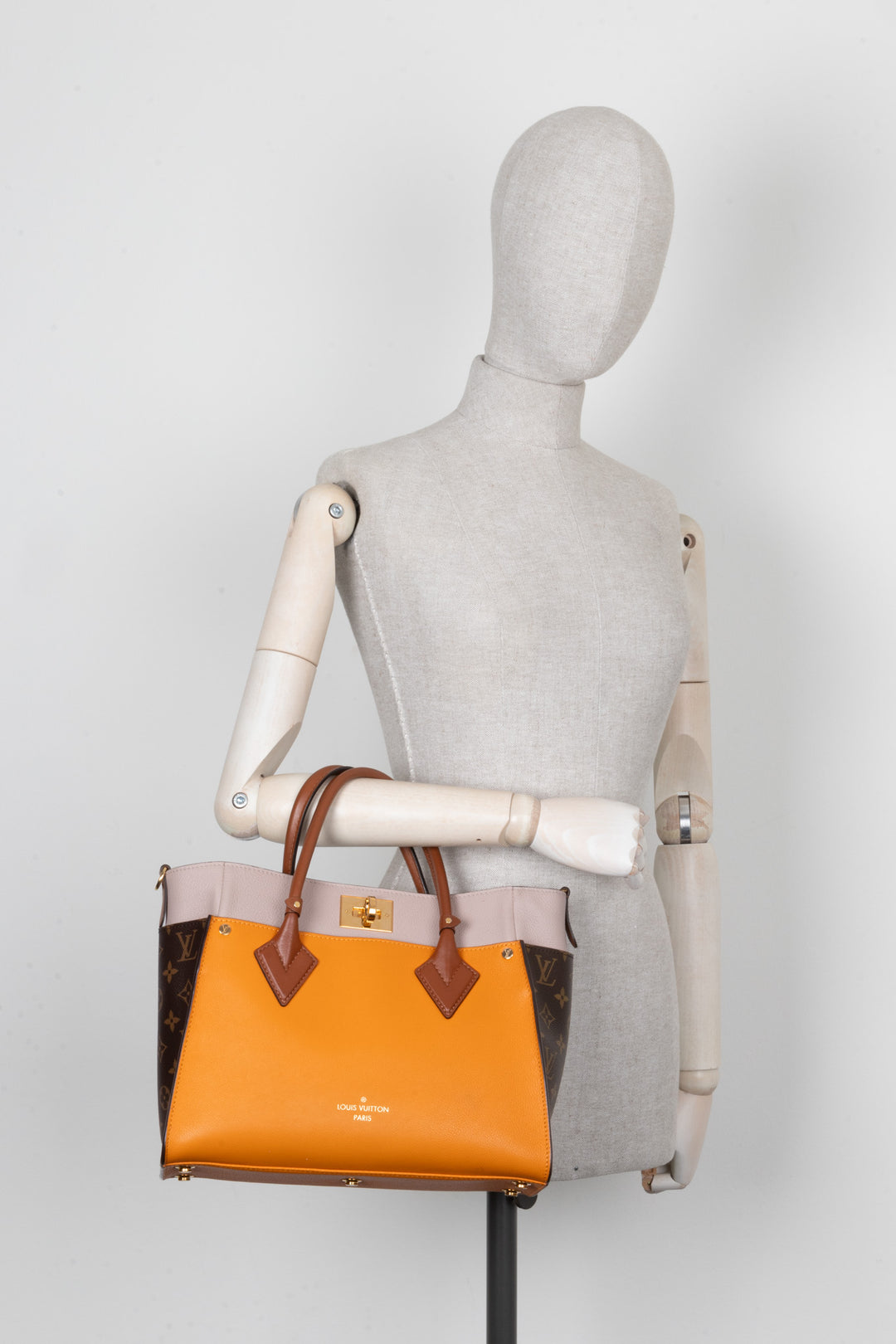LOUIS VUITTON On My Side MM Yellow MNG