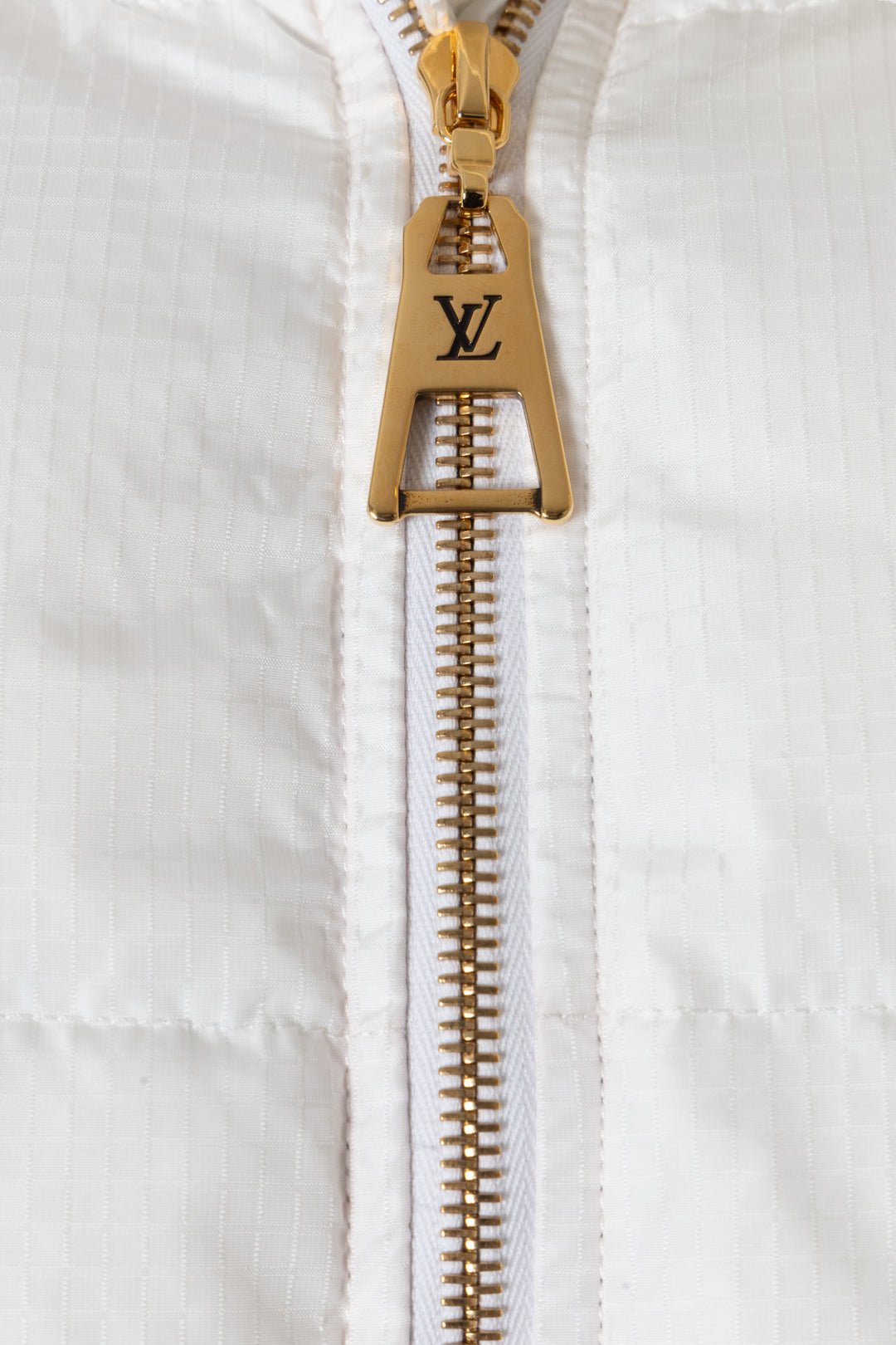 Doudoune courte à capuche en nylon doublée du motif Monogram LOUIS VUITTON Blanc