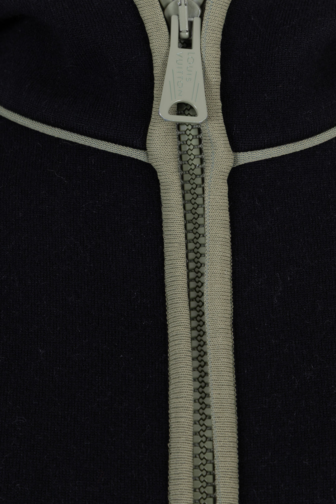 LOUIS VUITTON 2023 Sweat à capuche zippé Monogram en laine noir